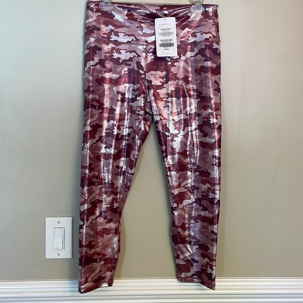 Fabletics High Waisted Powerhold Capri legging.  xl. Pink shiny snakeskin. NWT